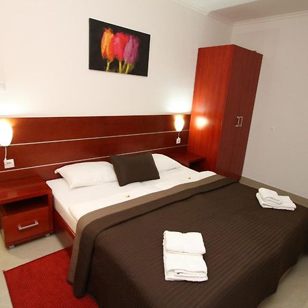 Guesthouse Villa Inn Subotica Buitenkant foto