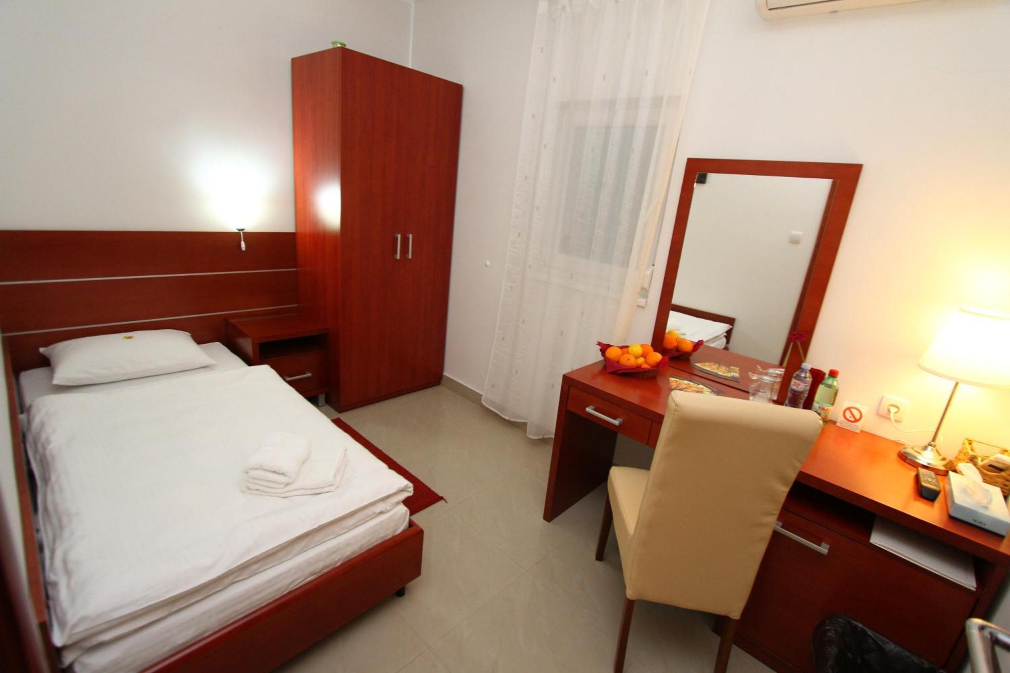 Guesthouse Villa Inn Subotica Buitenkant foto