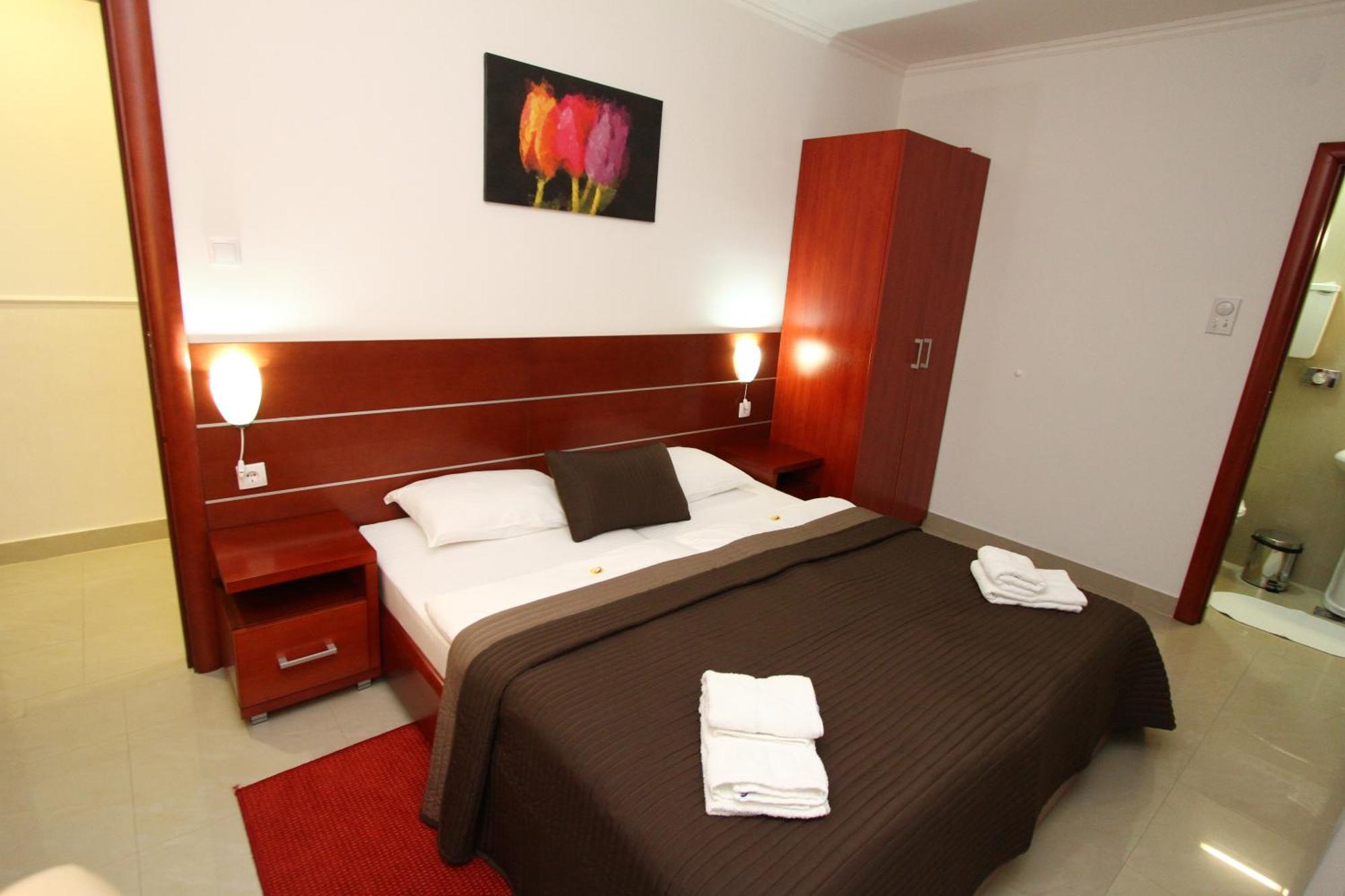 Guesthouse Villa Inn Subotica Buitenkant foto
