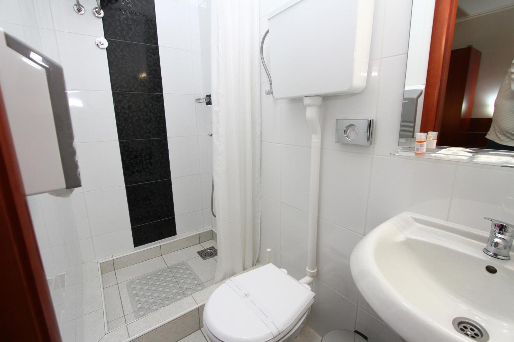 Guesthouse Villa Inn Subotica Buitenkant foto