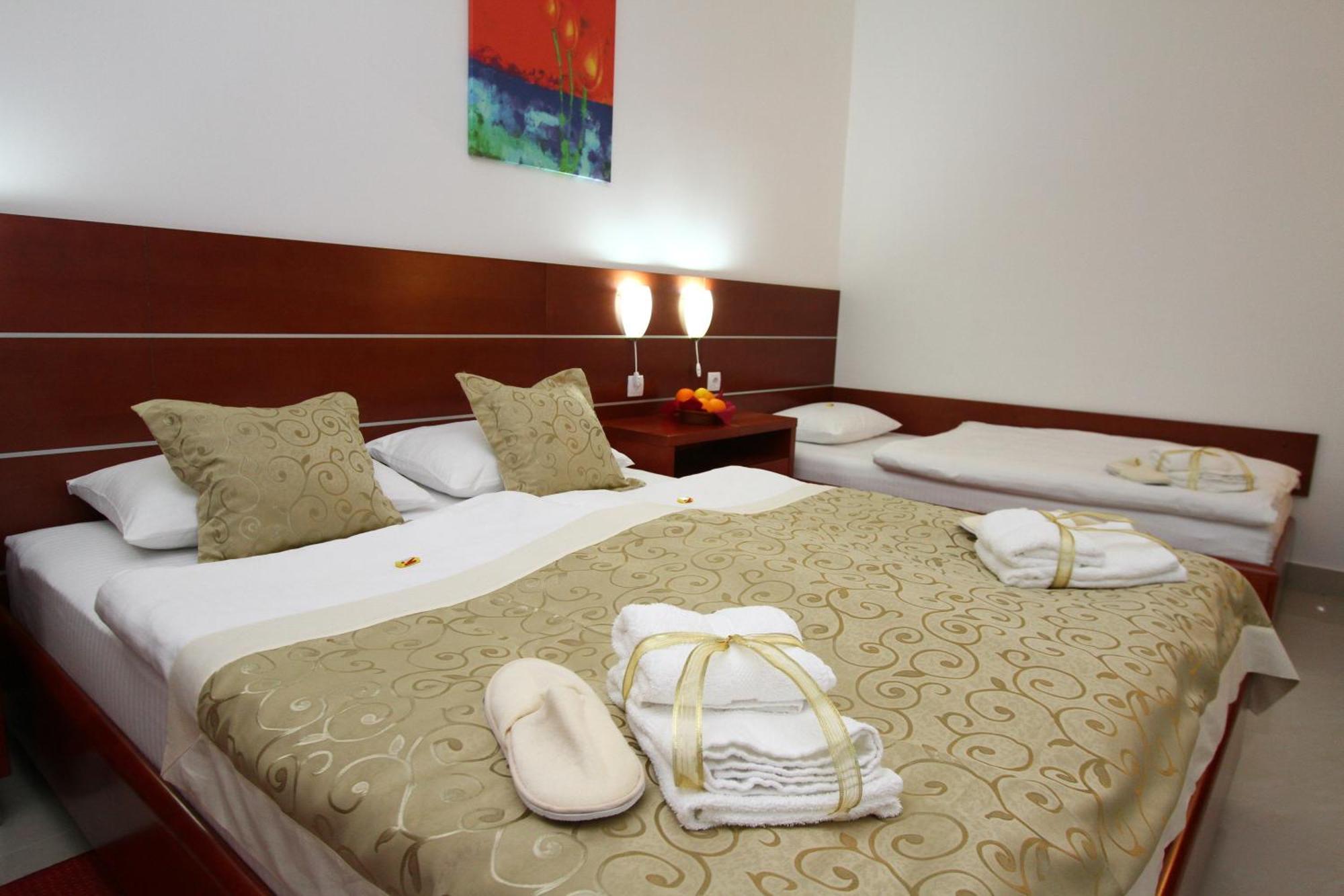 Guesthouse Villa Inn Subotica Buitenkant foto