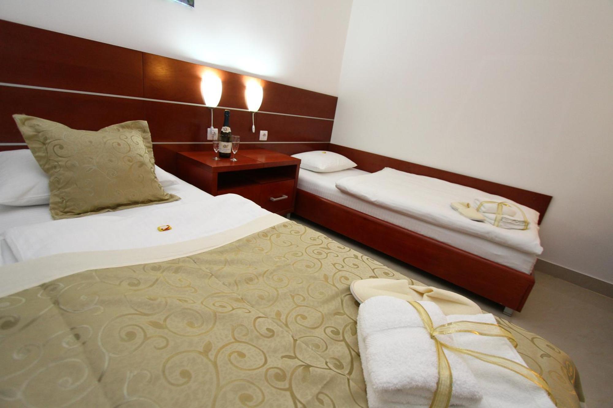 Guesthouse Villa Inn Subotica Buitenkant foto