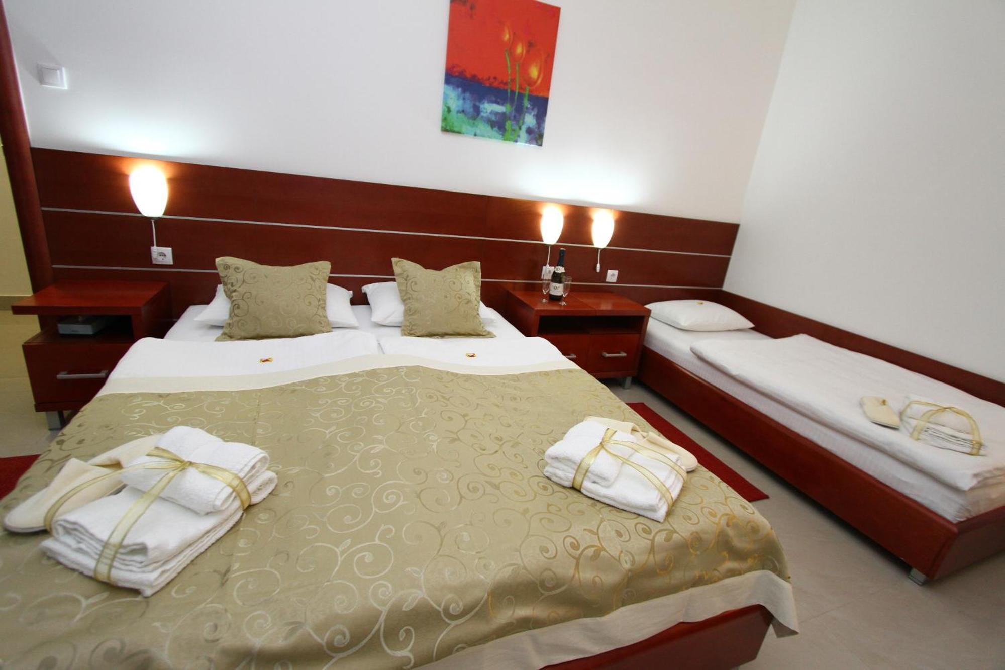 Guesthouse Villa Inn Subotica Buitenkant foto