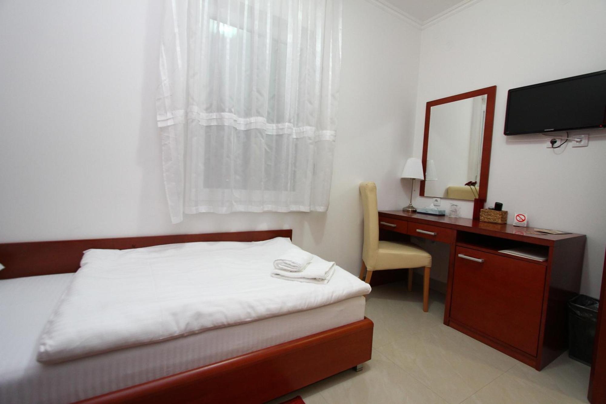Guesthouse Villa Inn Subotica Buitenkant foto