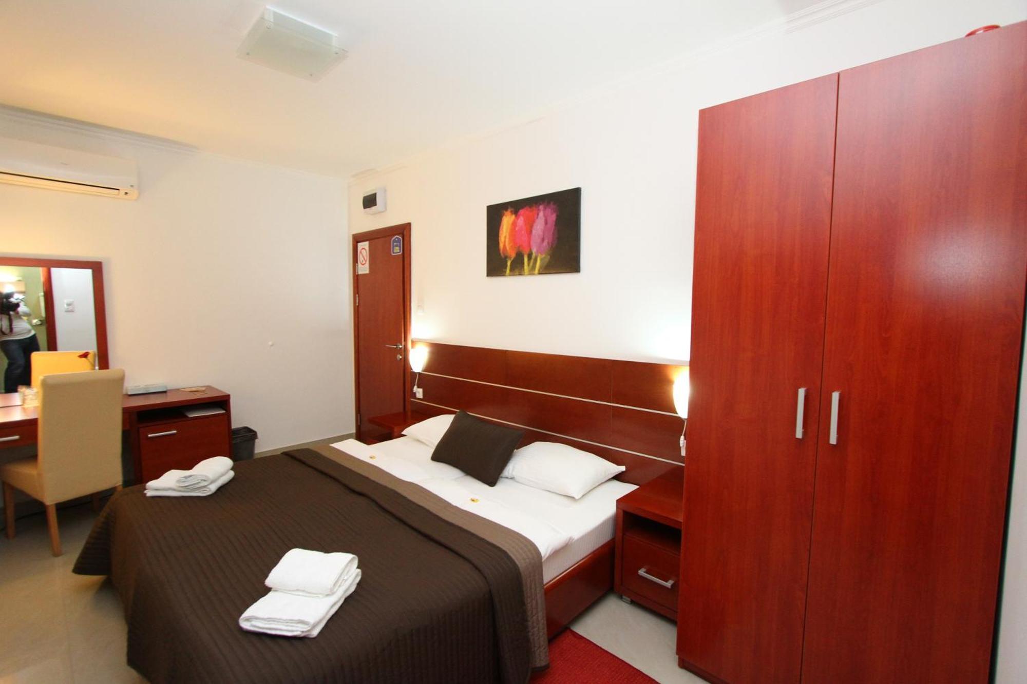 Guesthouse Villa Inn Subotica Buitenkant foto