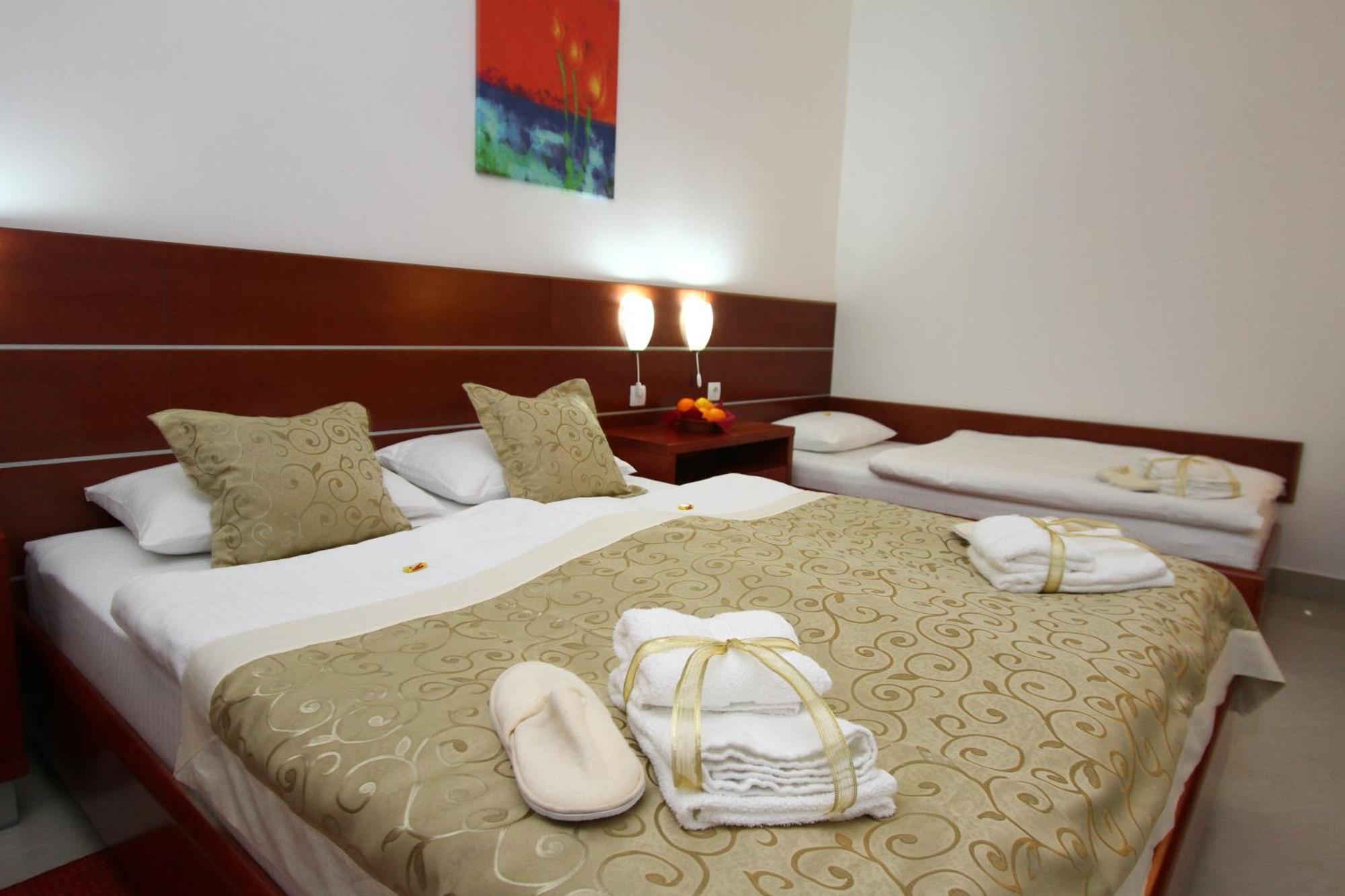 Guesthouse Villa Inn Subotica Buitenkant foto